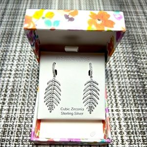 Rachel Zoe BRAND NEW silver dangling earrings ✨✨✨ Box included 🎁